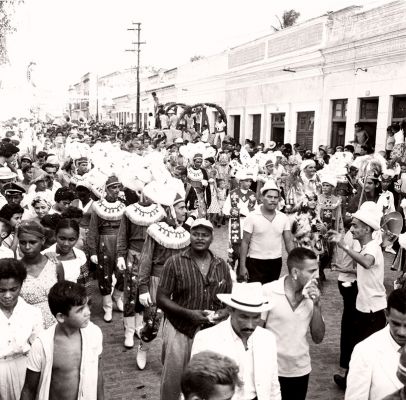 Desfile de Elefante de Olinda, em 1962, com o tema Guerreiro Asteca