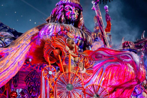 Colorido deslumbrante e cheio de contraste mas alegorias e fantasias no desfile da Grande Rio/Foto: Eduardo Hollanda/Rio Carnaval/Divulgação