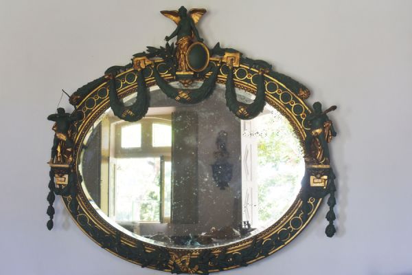 Espelho que pertenceu ao Visconde de Suassuna, no casarão do Engenho Sapucaji. Foto: Leopoldo Conrado Nunes/Cepe