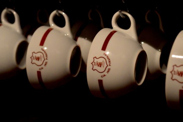 Louça da Companhia Industrial Pirapama, desativada há cerca de 10 anos, no casarão do Engenho Sapucaji. Foto: Leopoldo Conrado Nunes/Cepe