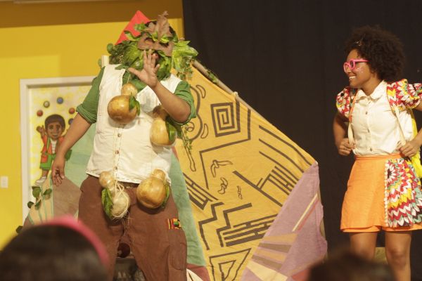 Hêlo em busca do baobá sagrado. Foto: Dudu Silva/Divulgação
