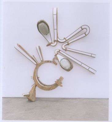 Tudo o que eu queria era uma água com gás em estado líquido, 2016 Madeira, concreto e vidro