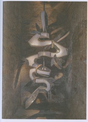 Corpo acomodado, 2018 Madeira e concreto