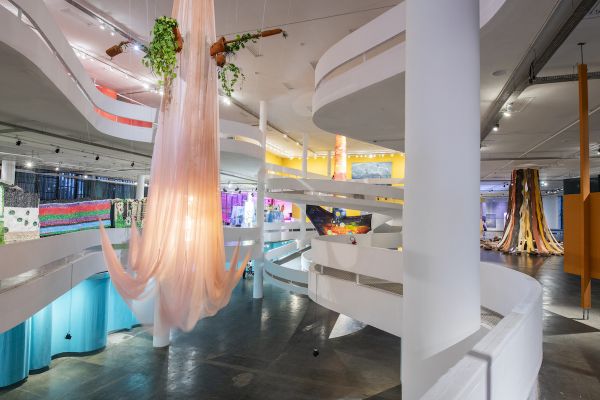 Instalação de Laure Prouvost. Foto: Levi Fanan/Divulgação