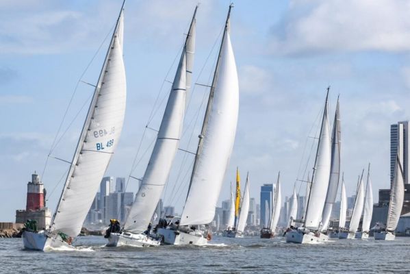 A Refeno tem 100 barcos inscritos, que cumprirão 100 milhas náuticas (560 km). Foto: Tsuey Lan Bizzocchi/Cabanga Arquivo