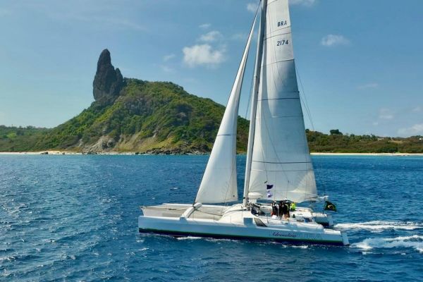 Barco pernambucano Adrenalina Pura já foi nove vezes o Fita Azul. Foto: Hugo Menezes/ Afterclik Cabanga