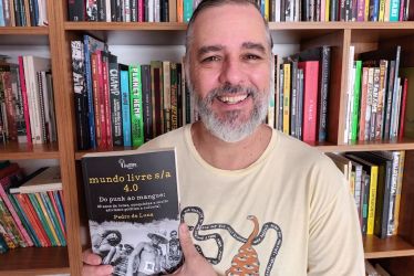 Biografia da Mundo Livre S/A é lançada no Recife, no domingo (9)