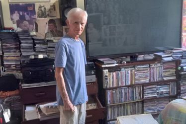 Cinéfilo e colecionador Ivan Cineminha faz 80 anos, na plateia