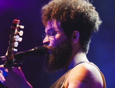 Martins canta repertório na Casa Estação da Luz, em Olinda, e lança EP