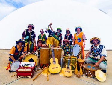 Pé de Cerrado se apresenta na Praça do Arsenal, com participação do Bongar