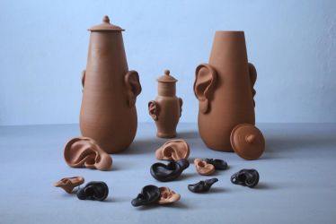 Christal Galeria celebra cinco anos com exposição voltada ao barro