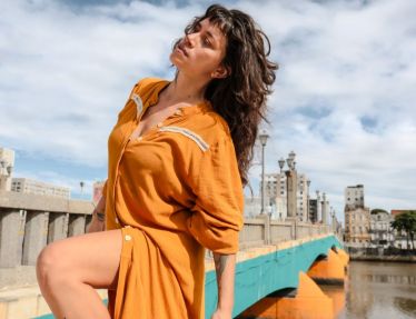 Nathalia Queiroz lança livro e EP 