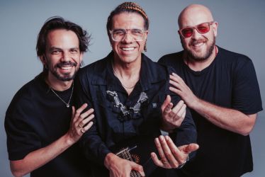Hamilton de Holanda Trio se apresenta no Alma Arte Café