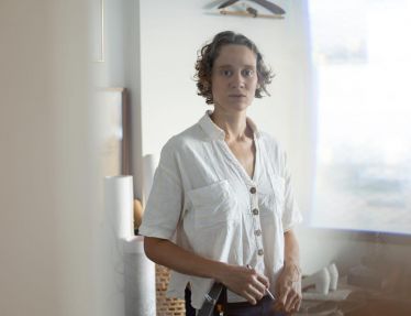 Em mostra, Carolina Drahomiro extrai arte da pós-memória