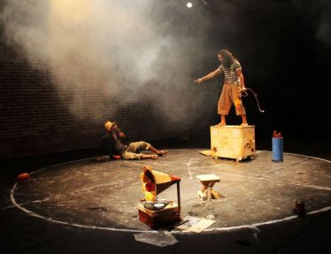 Circo Godot inicia turnê, no domingo (16), no Cais do Sertão