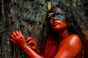 Obras inéditas de artistas indígenas em mostra na Christal