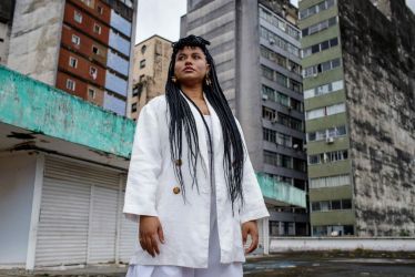 Luana Tavares projeta força da mulher negra em álbum de estreia