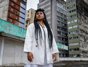 Luana Tavares projeta força da mulher negra em álbum de estreia