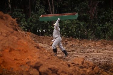 Documentários expõem as mazelas sociais e políticas da pandemia