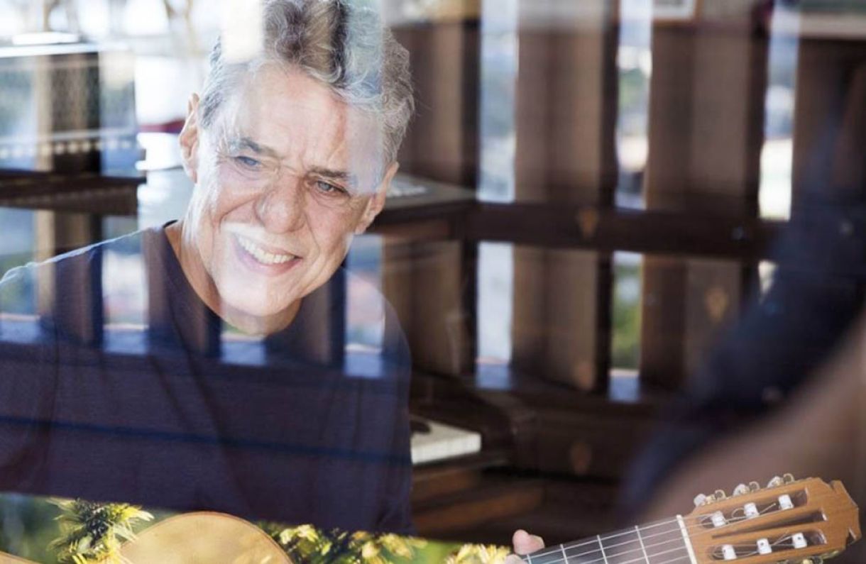 O cantor e compositor Chico Buarque está em seu 23º trabalho de estúdio