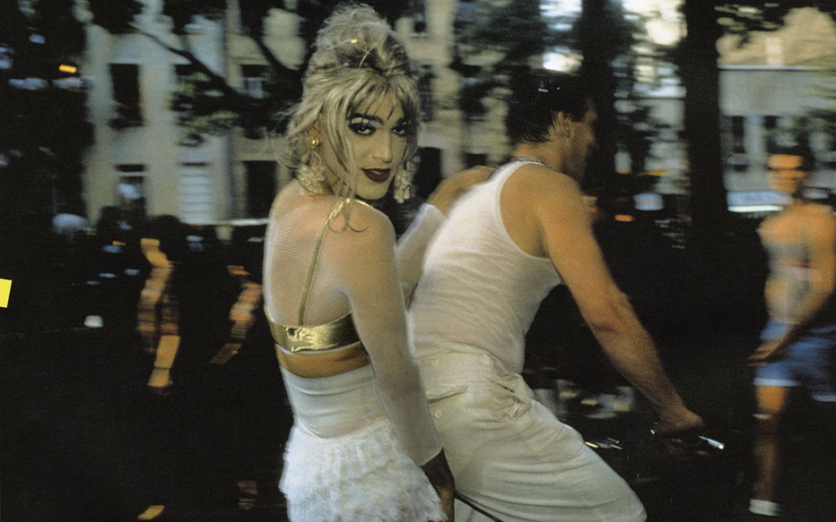 Nos anos 1970, Nan Goldin concentrou-se no universo das travestis