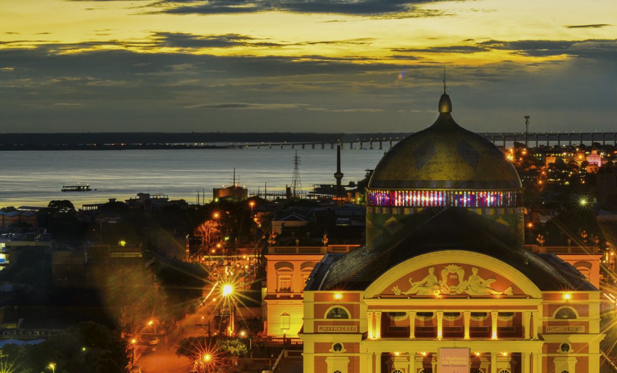 O Teatro Amazonas é importante ícone da riqueza e do refinamento trazidos pelos barões da borracha