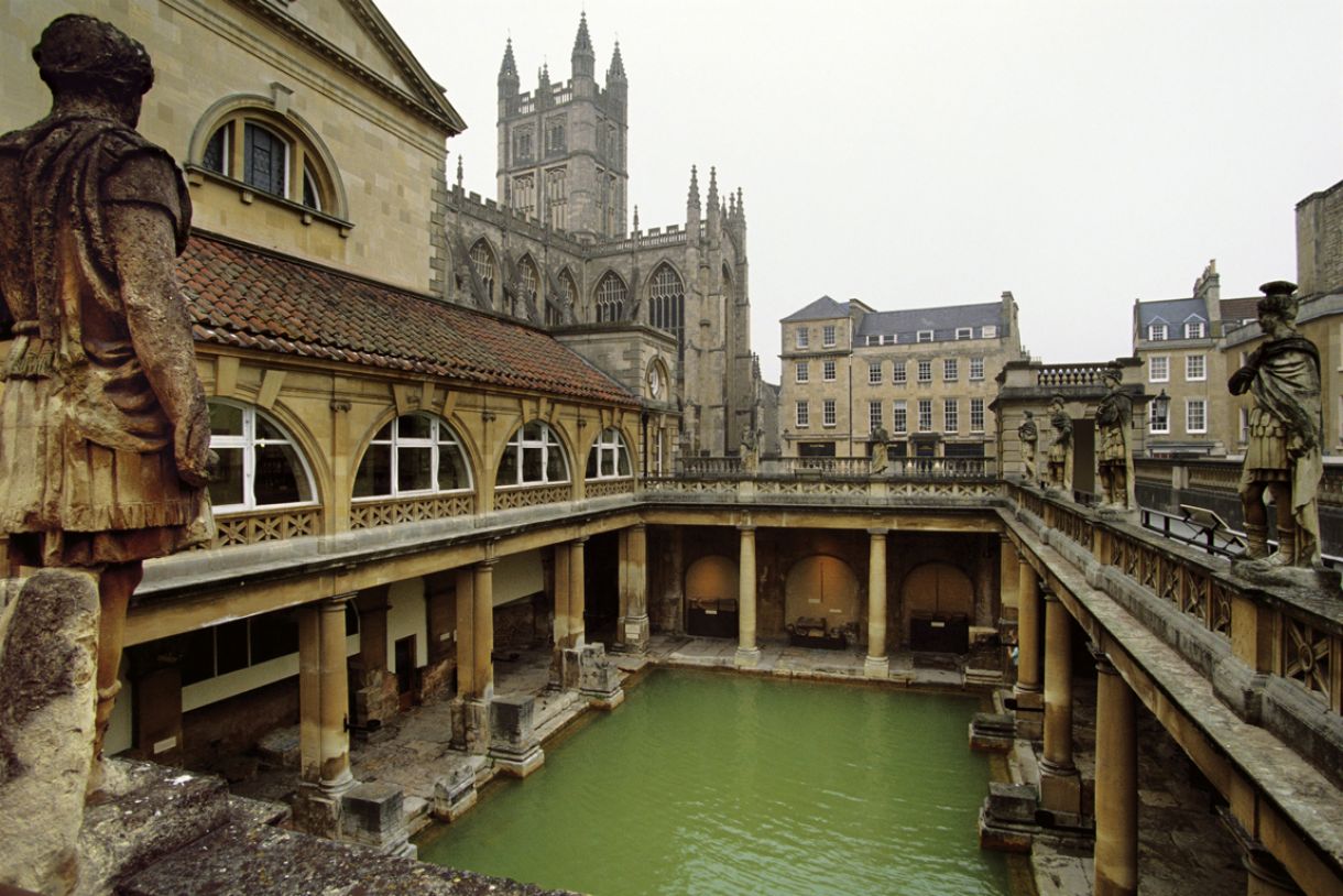 As suntuosas termas romanas se espalharam por todo o império, como na edificação de Bath