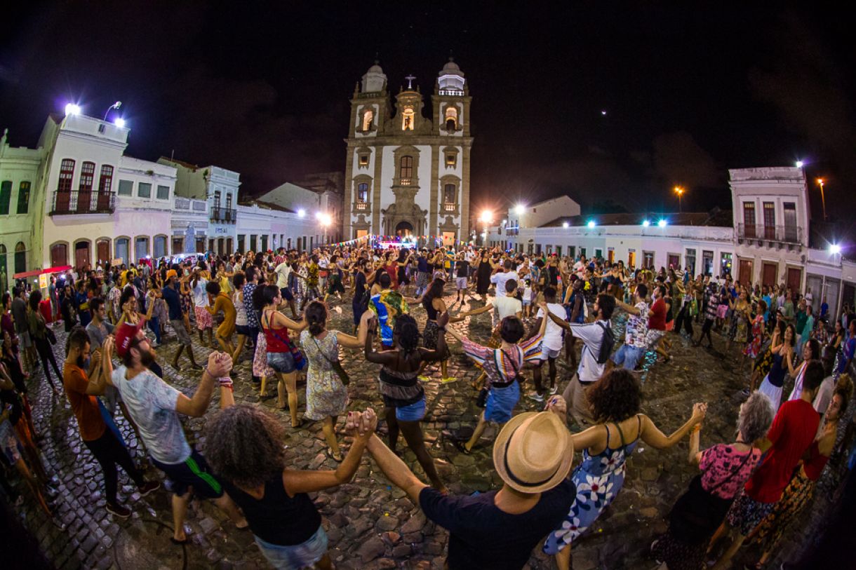 Manifestação da cultura popular, a ciranda permanece com os antigos e se renova com os jovens mestres