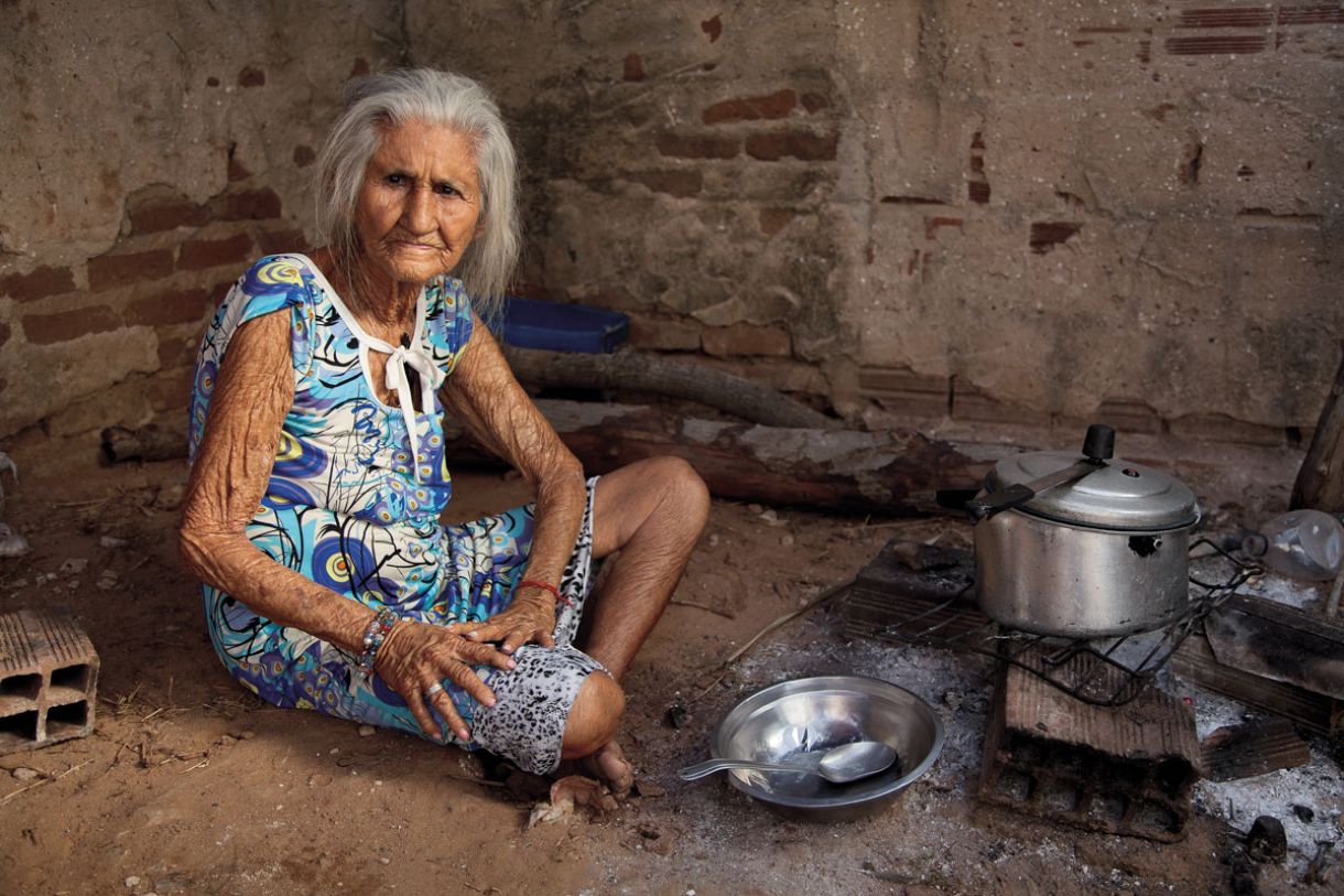 Aos 95 anos, Amélia Targino lidera os ciganos de Apudi (RN)