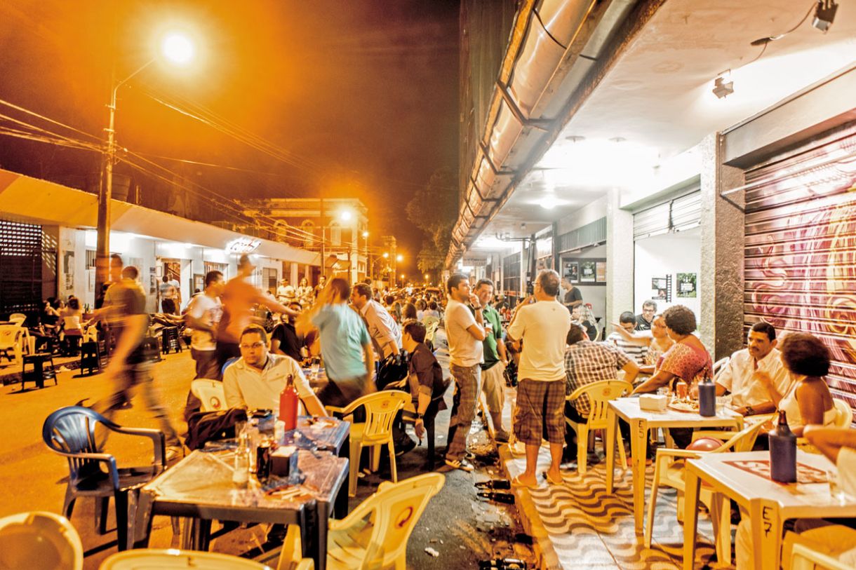 Moradores da rua Mamede Simões, no Bairro da Boa Vista, reclamam do barulho produzido pelos frequentadores dos bares