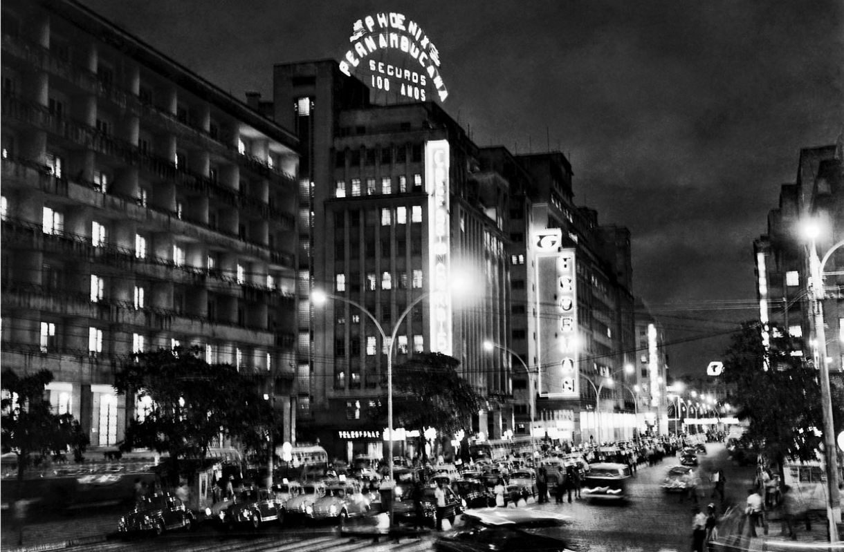 Foto da Avenida Guararapes, centro do Recife, nos anos 1970