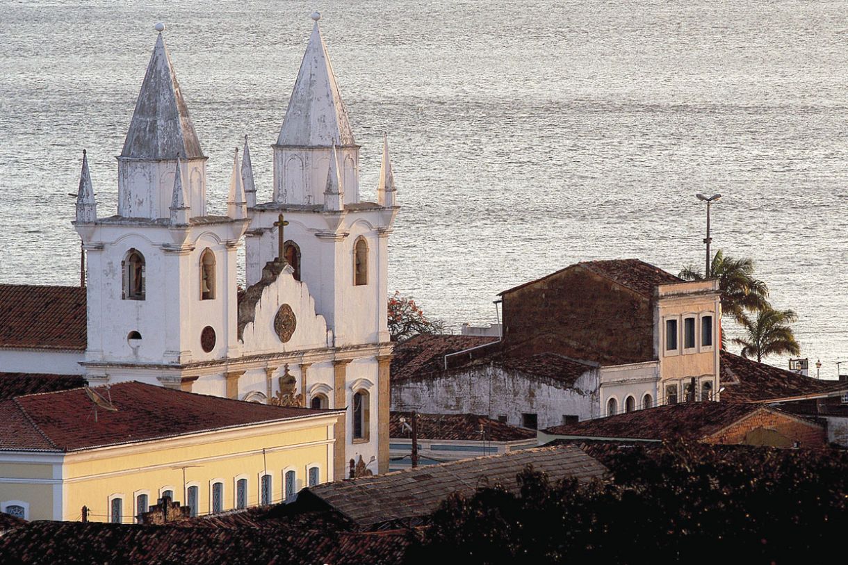 Igreja de São Gonçalo foi edificada em 1758, com fachada em pedra calcária. Suas torres e decoração são do século 19