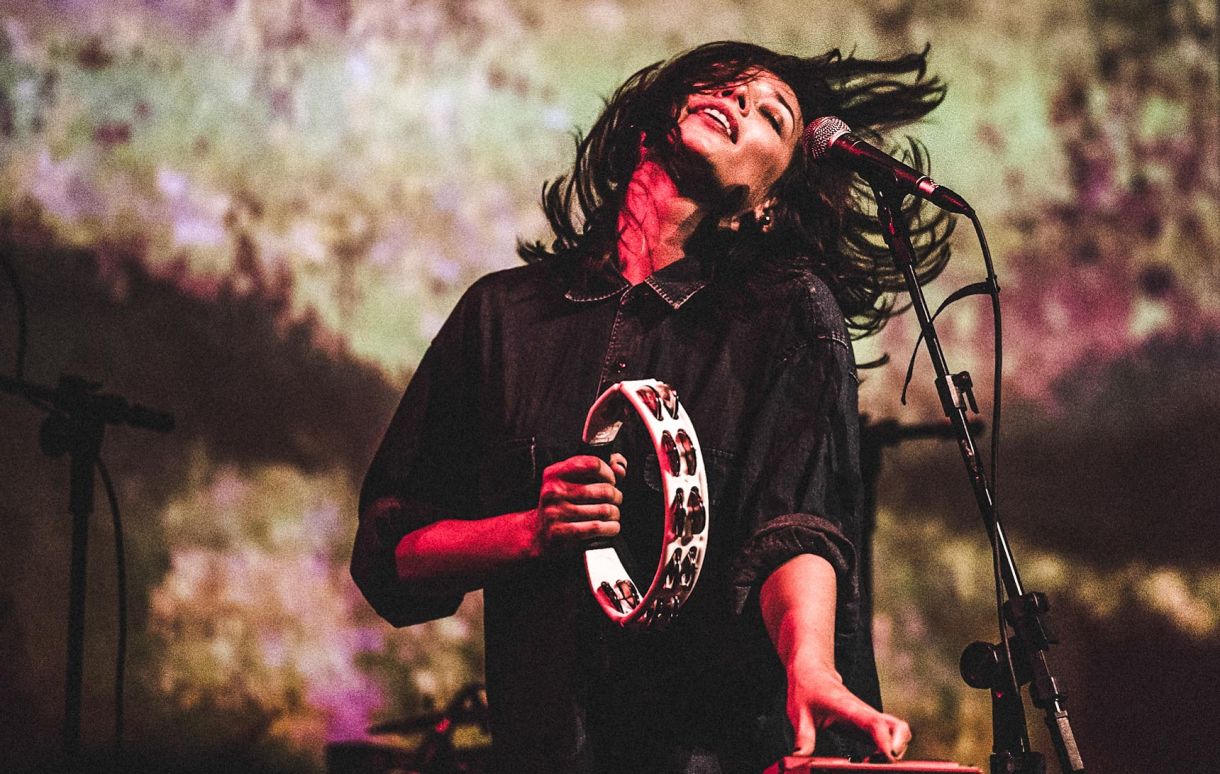 Salma Jô, frontwoman da banda goianense Carne Doce