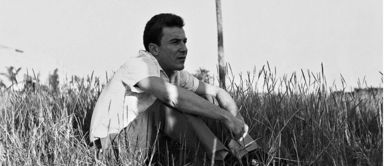 João Gilberto, na praia de Ipanema, em 1959