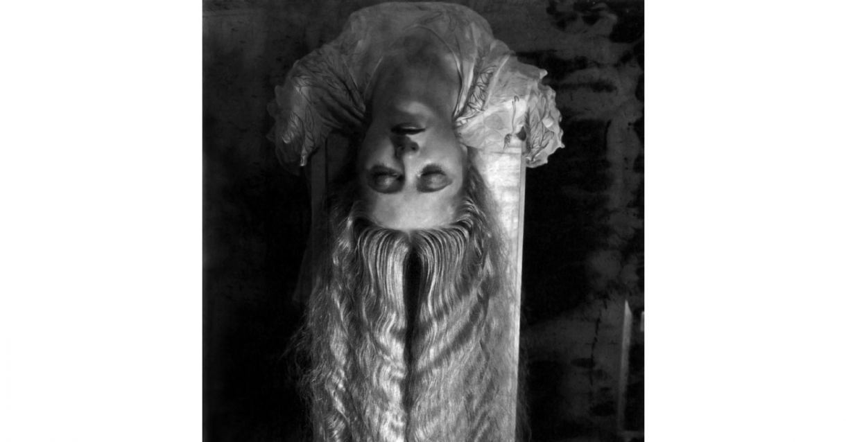 'Mulher com cabelo longo', obra de Man Ray, de 1929, integra a seleção para o volume