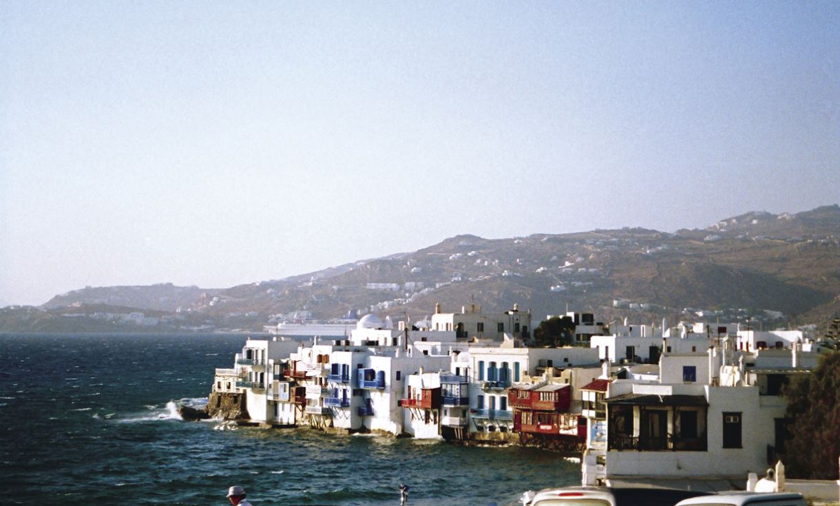 Das encostas de Míconos e Patmos, é possível observar a força do mar