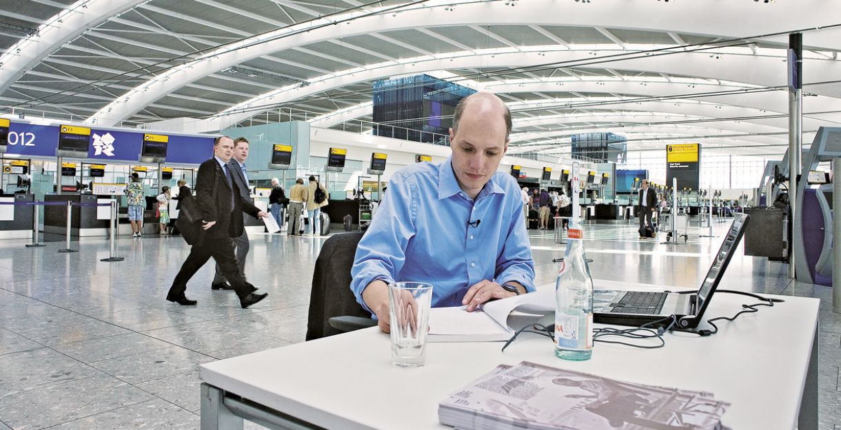 Em 2009, Alain de Botton passou uma semana no aeroporto de Heathrow, em Londres, experiência que resultou em 'Uma semana no aeroporto'