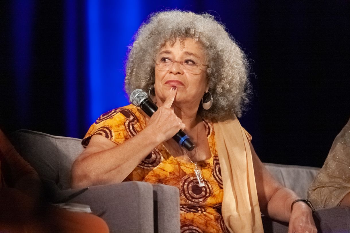 Angela Davis na conferência do Parque do Ibirapuera (SP), na noite do dia 21 de outubro