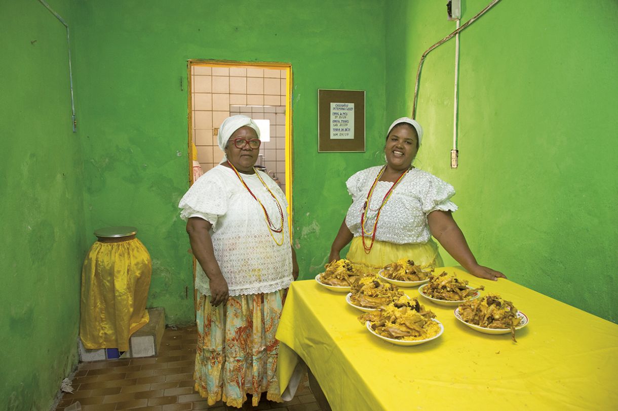 No Terreiro de Xambá, as iabassês Maria do Carmo de Oliveira e Luana Oliveira