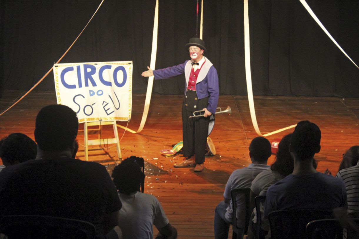 Espetáculo ‘Circo do só eu’ foi criado pelo grupo Barracão Teatro, herdeiro de família de circenses