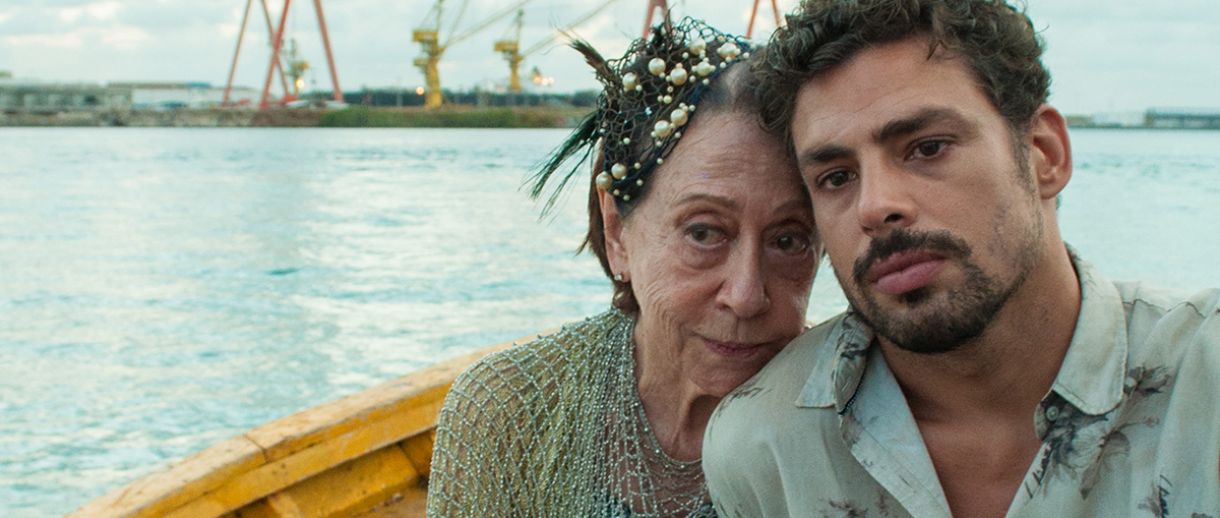 Nesta cena de 'Piedade', Carminha (Fernanda Montenegro) e Sandro (Cauã Reymond)