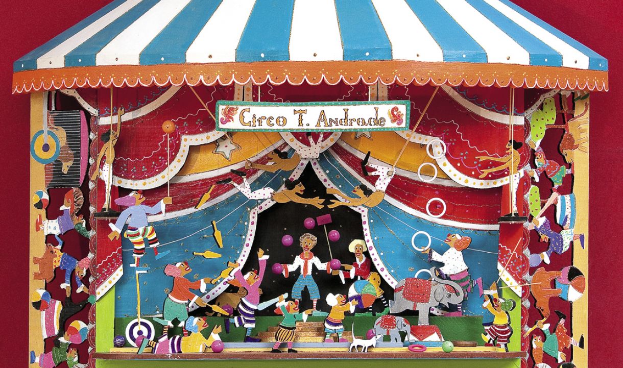 Entre as peças atualmente mais produzidas pelo artista encontram-se as cenas circenses, que contam com técnica de fixar figuras flutuantes por meio de fibras de carbono