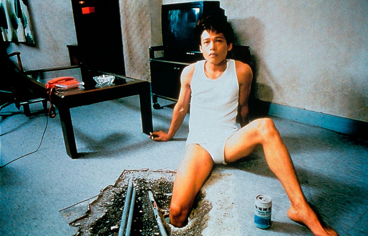 Em 'O buraco' ('The hole', 1998), Tsai Ming-Liang volta a trabalhar questões caras à sua filmografia: a solidão e a incomunicabilidade