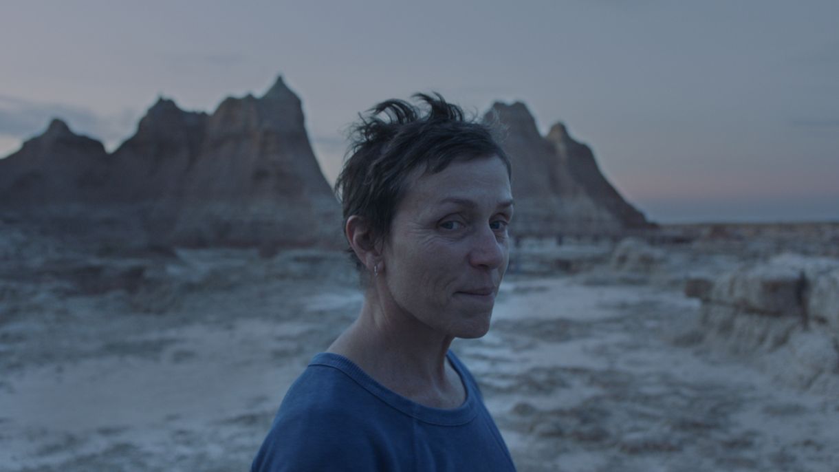 Frances McDormand protagoniza 'Nomadland', dirigido pela chinesa radicada nos Estados Unidos Chloé Zhao