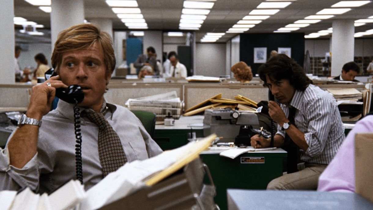 Robert Redford e Dustin Hoffman interpretam os repórteres Bob Woodward e Carl Bernstein no filme 'Todos os homens do presidente' (1976)