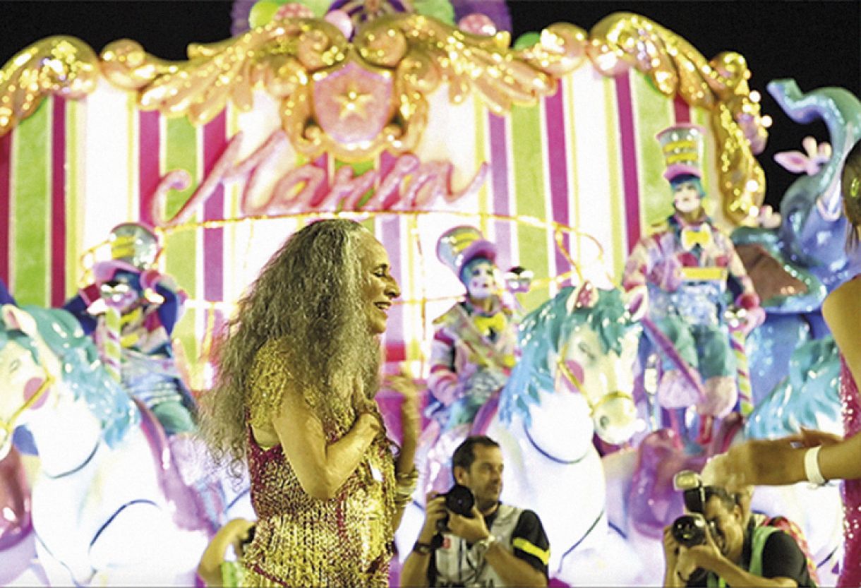 Maria Bethânia no desfile da Mangueira em 2016