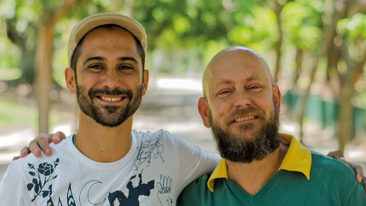 Luiz Rufino e Luiz Antonio Simas participam do evento debatendo as práticas afro-religiosas nas escolas
