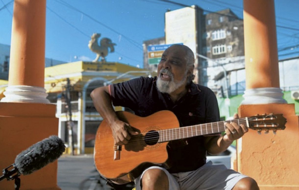 Apresentação de Marron Brasileiro, na Praça Sérgio Loreto