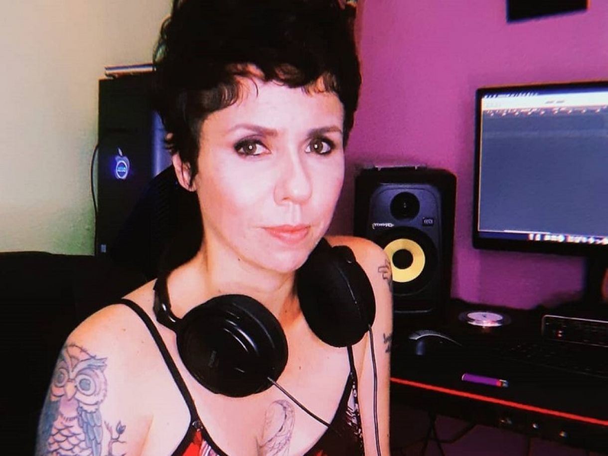 Nascida em Arcoverde, a cantora e compositora Mayara Pera atua há anos na cena musical do Recife