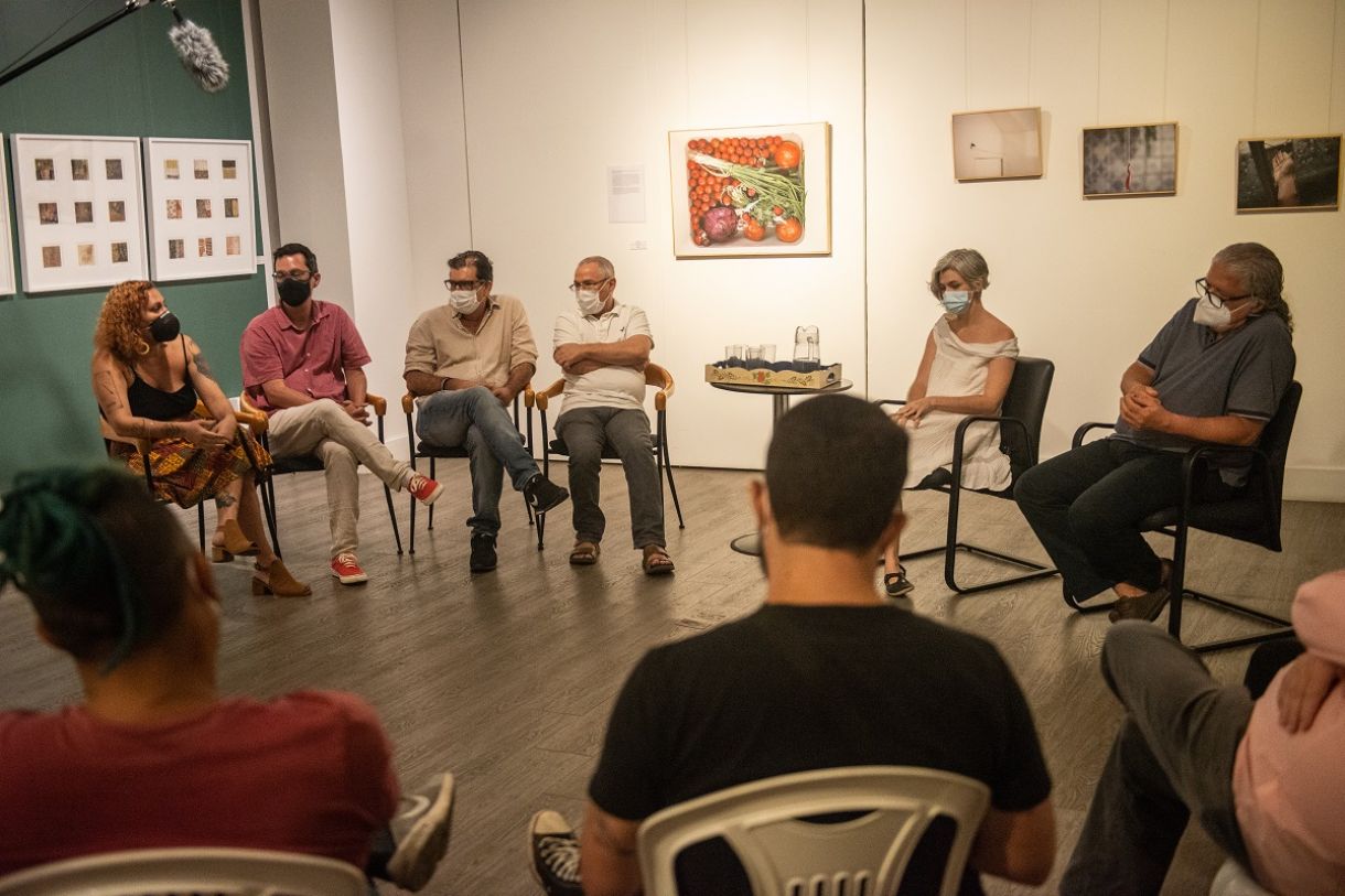 No bate-papo inaugural, estiveram Priscilla Buhr, Gustavo Bettini, Fred Jordão e Renato Valle, além da curadora, Bruna Pedrosa, e do sociólogo Paulo Marcondes